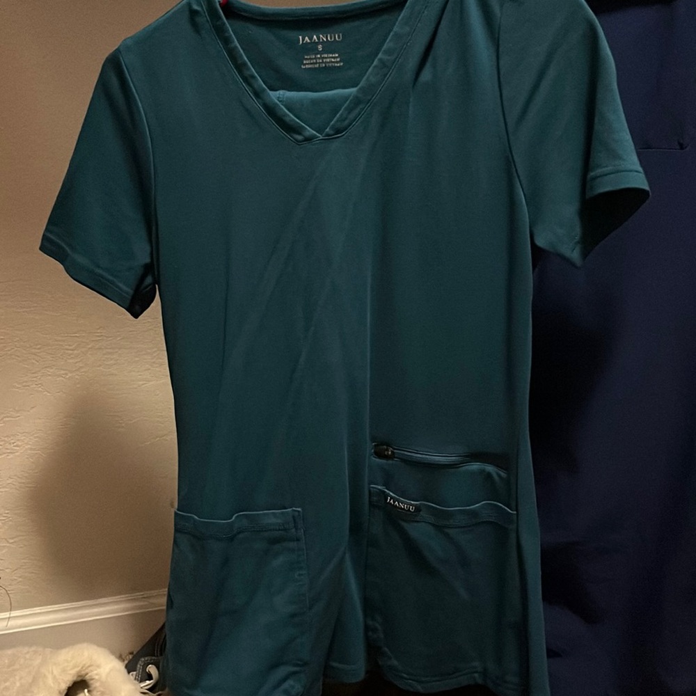 Jaanuu scrub set